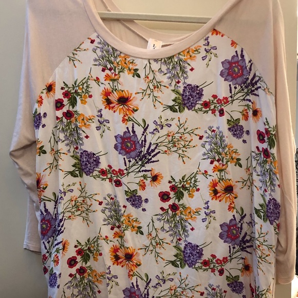 LARA Tops - Cream and floral raglan